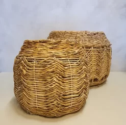 Manden van gevlochten bananenblad. Set 2