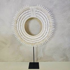 Schelpendecoratie op standaard 'Jember'