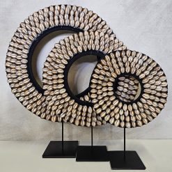 Schelpendecoratie op standaard 'Kodi'