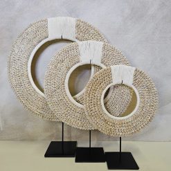 Schelpendecoratie op standaard 'Kauri'