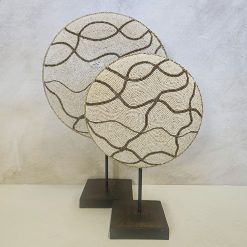 Kralendecoratie op standaard 'Makassar'