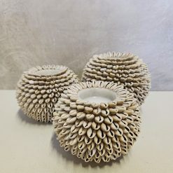 Waxinelicht met Kauri schelp. Beige