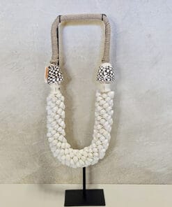 Schelpenketting op standaard 'Minas' kort