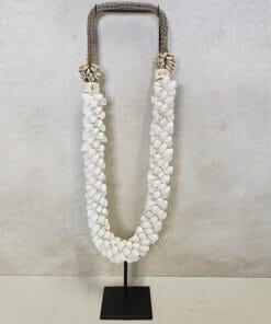 Schelpenketting op standaard 'Minas' lang