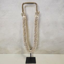 Schelpenketting op standaard 'Dompu' lang
