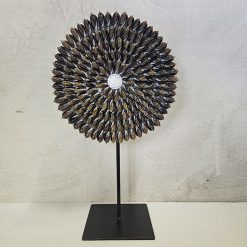 Schelpendeco op standaard 'Buli'
