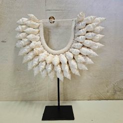 Schelpendecoratie op standaard 'Kali'