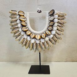Schelpendecoratie op standaard 'Sumba'